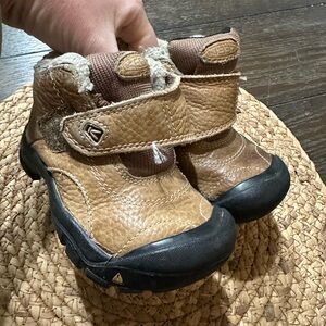 Toddler keen size 8 leather boot